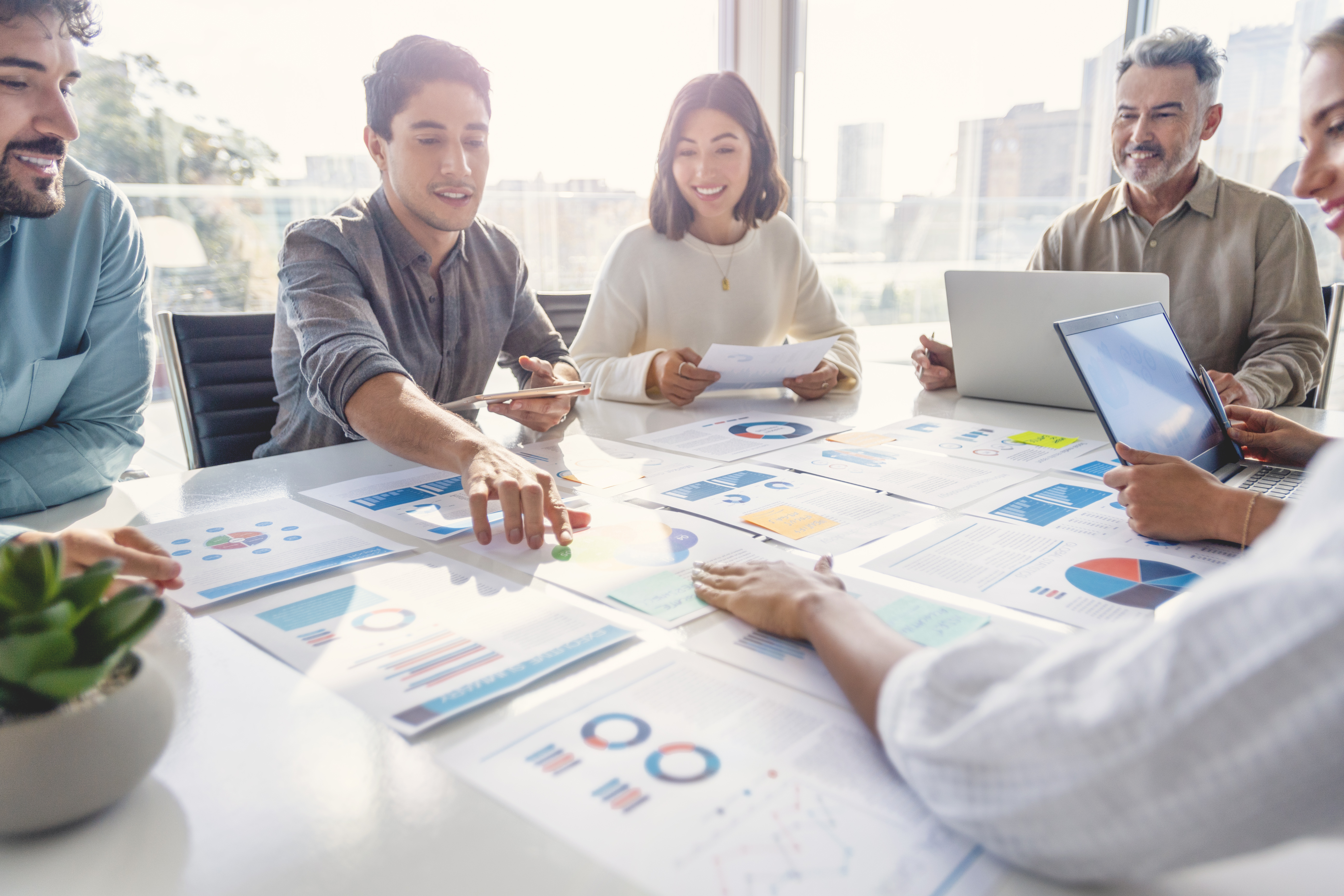 https://www.designmind.com/hs-fs/hubfs/AI%20Strategy%20session.jpg